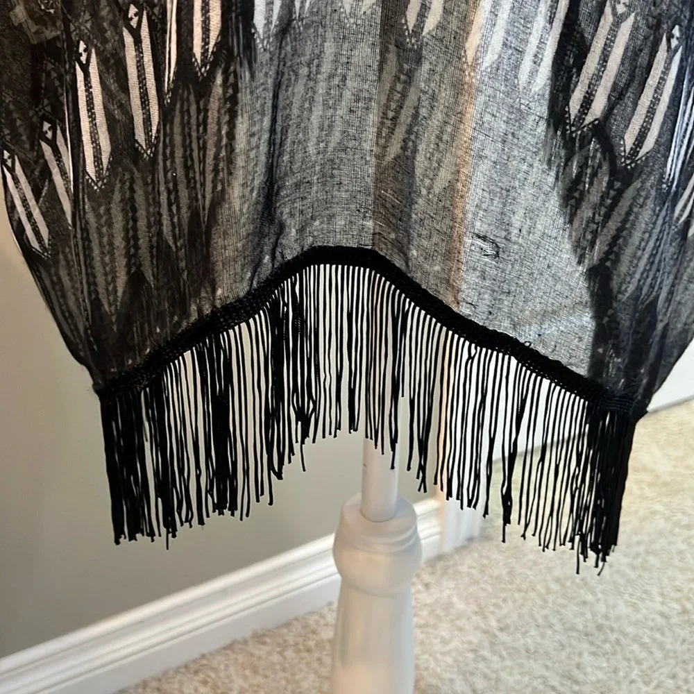 Women’s Boho Asymmetrical Pattern Fringe Wrap - Picture 8 of 10